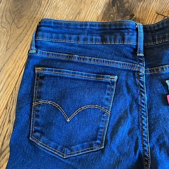 Levi's Women's Dark Blue 711 Skinny Jeans - Picture 5 of 16